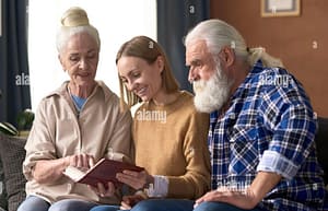 Scopri di più sull'articolo Genitori anziani: obblighi dei figli e rapporti tra fratelli